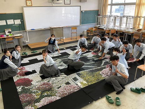 近福祭準備編①：中３はモザイクアートに挑戦中！