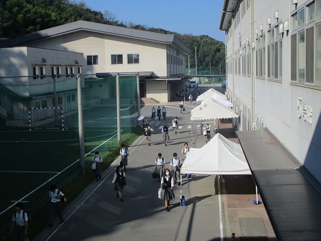 文化祭明けの学校です！