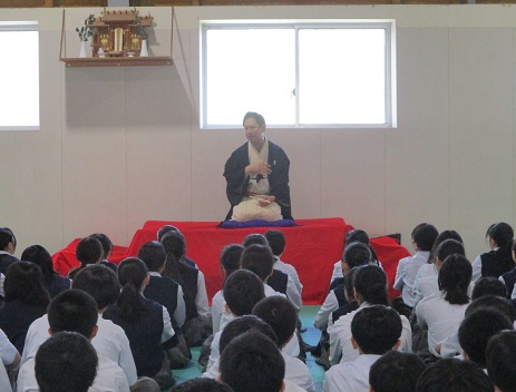 中１・中２「柳家小八落語会」を開催しました！（９／２６（金））